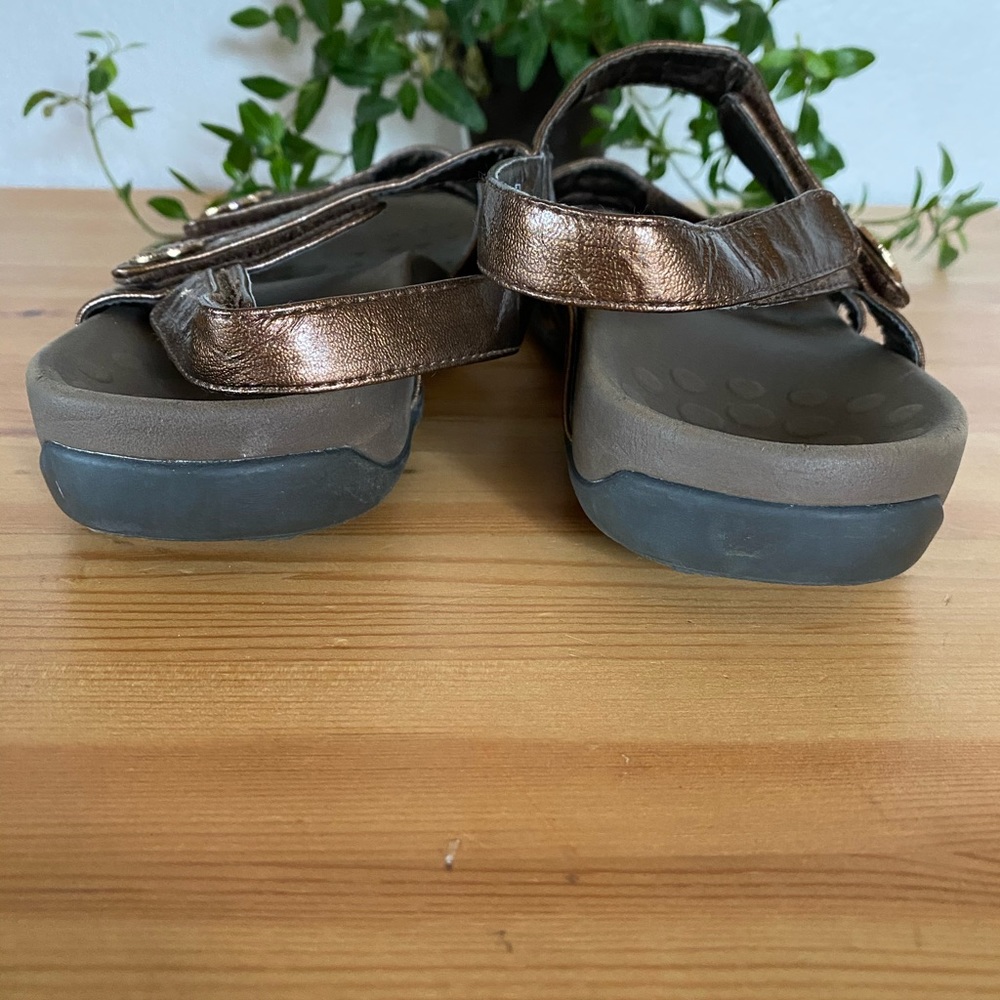 Vionic Adjustable Strap Sandals Bronze Size 7m - image 3